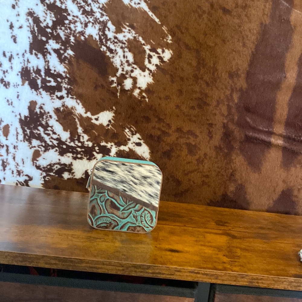 Jewelry case on the go